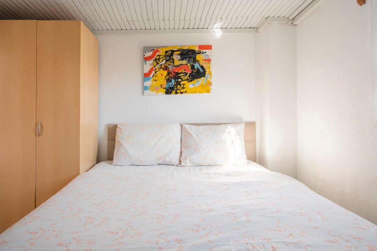 Central, Cozy, 15 Min Walk To The Beach, Fast Wi-Fi, Free Parking, 4Ppl Bodrum Bagian luar foto