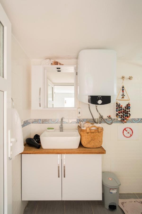 Central, Cozy, 15 Min Walk To The Beach, Fast Wi-Fi, Free Parking, 4Ppl Bodrum Bagian luar foto