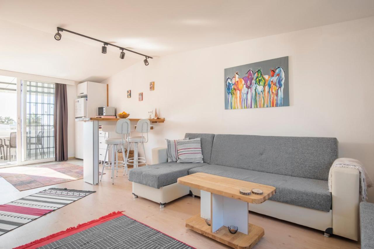 Central, Cozy, 15 Min Walk To The Beach, Fast Wi-Fi, Free Parking, 4Ppl Bodrum Bagian luar foto