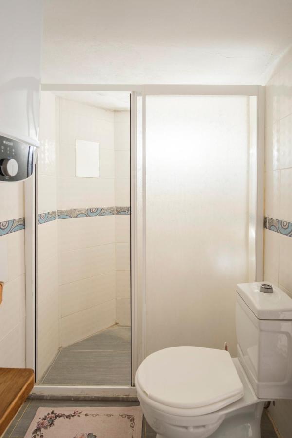 Central, Cozy, 15 Min Walk To The Beach, Fast Wi-Fi, Free Parking, 4Ppl Bodrum Bagian luar foto