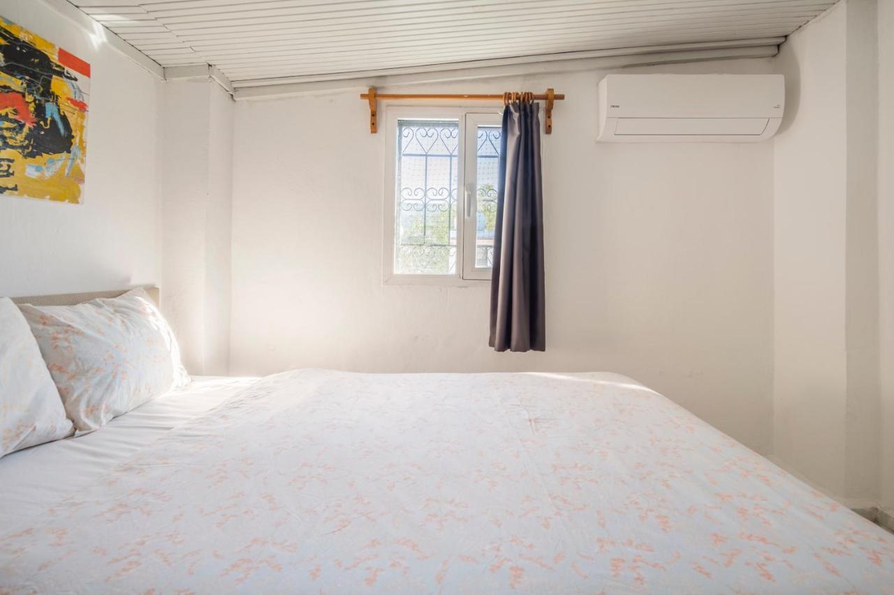 Central, Cozy, 15 Min Walk To The Beach, Fast Wi-Fi, Free Parking, 4Ppl Bodrum Bagian luar foto