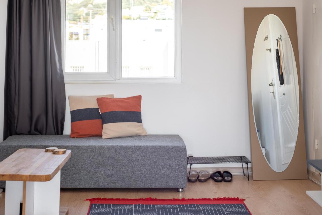 Central, Cozy, 15 Min Walk To The Beach, Fast Wi-Fi, Free Parking, 4Ppl Bodrum Bagian luar foto